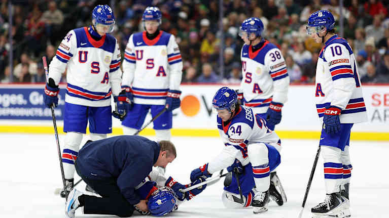 Hutsonia hoidettiin jään pinnassa.