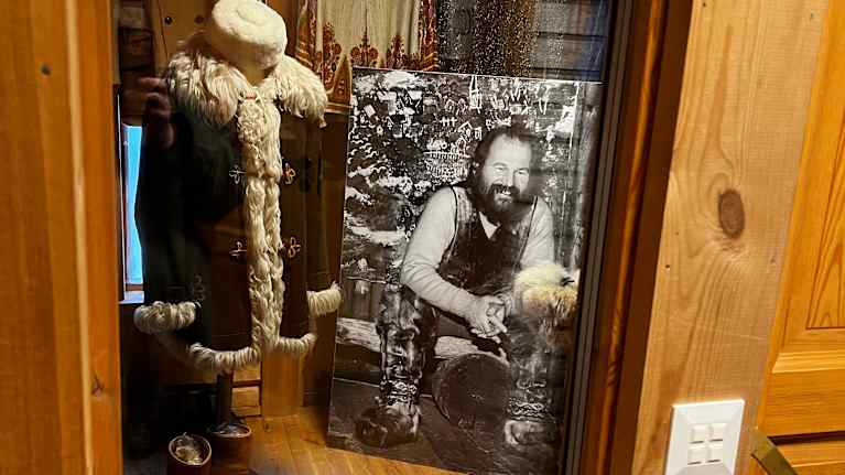 Kuva museon vitriinistä.