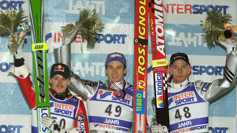 Malysz, Schmitt ja Ahonen muodostivat kärkikolmikon vuoden 2001 Lahden MM-kisojen suurmäessä.