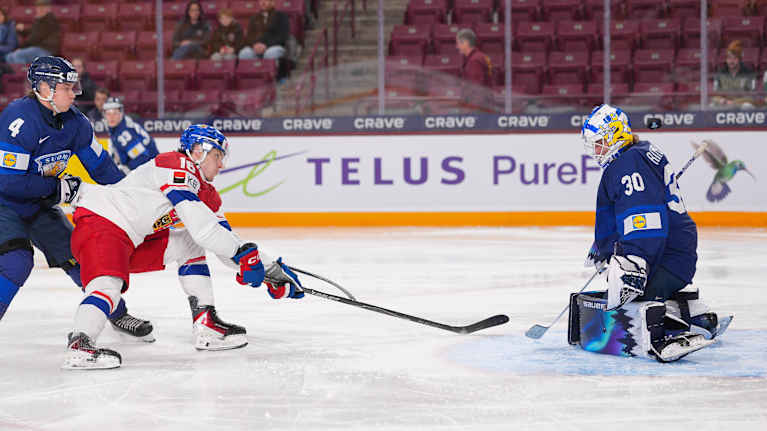 Petteri Rimpinen estää jälleen yhden tšekkiläisen maalintekoyrityksen. 