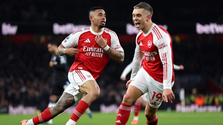 Arsenalin Gabriel Jesus juhlii joukkueensa neljättä maalia Aston Villan verkkoon 30.12. 2025.