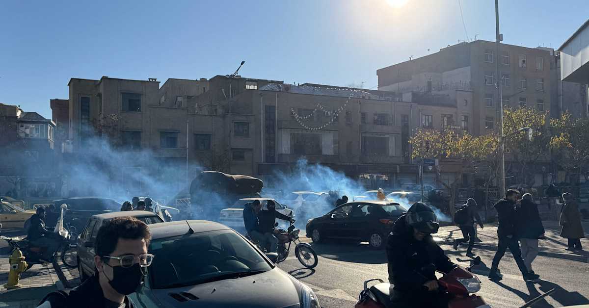 Iranissa mielenosoittajat yrittivät murtautua hallintorakennukseen | Uutisia lyhyesti