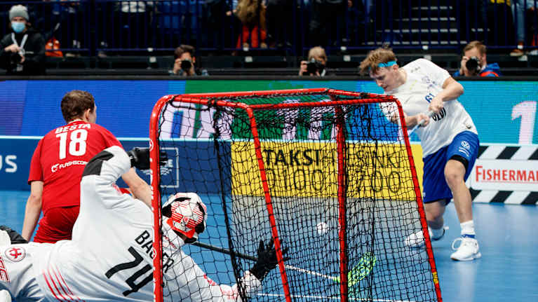 Peter Kotilainen toi Suomen tasoihin Tshekkiä vastaan MM-välierässä lukemiin 2–2.