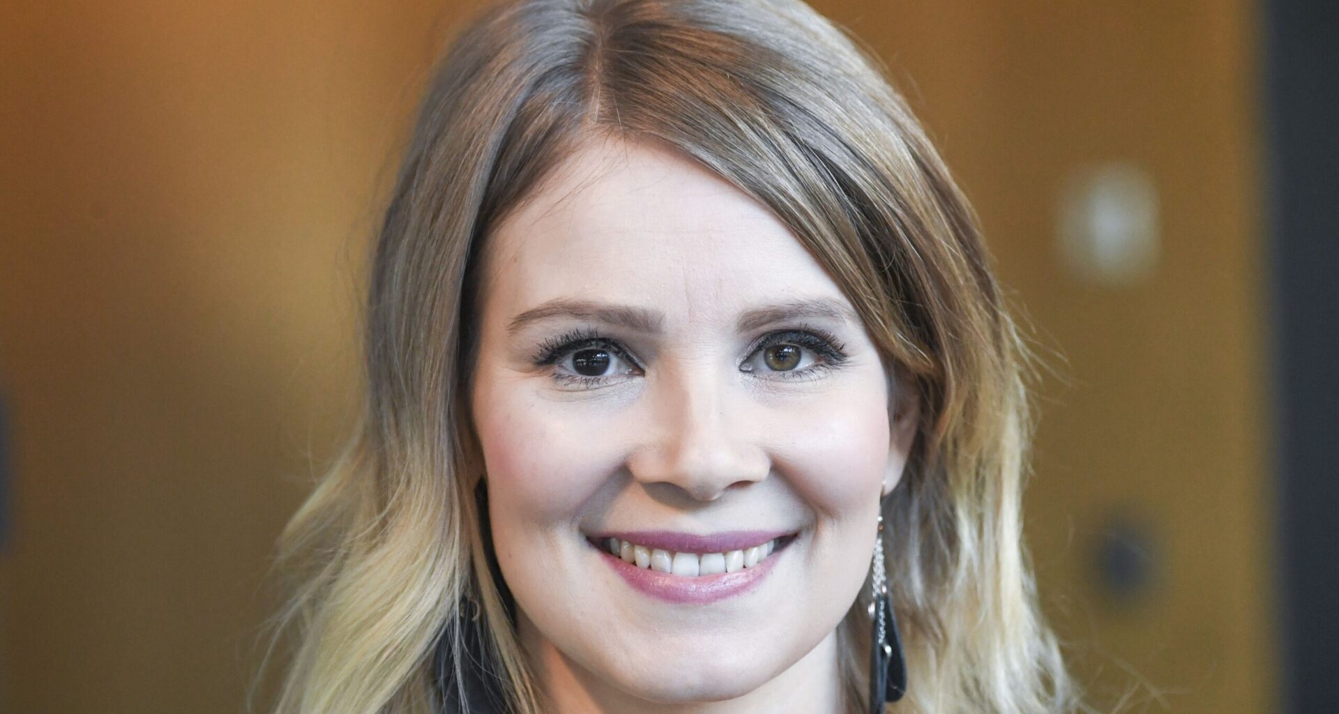 Pamela Tola julkaisi pikkujoulukuvia – Seela Sellan asusteet veivät huomion