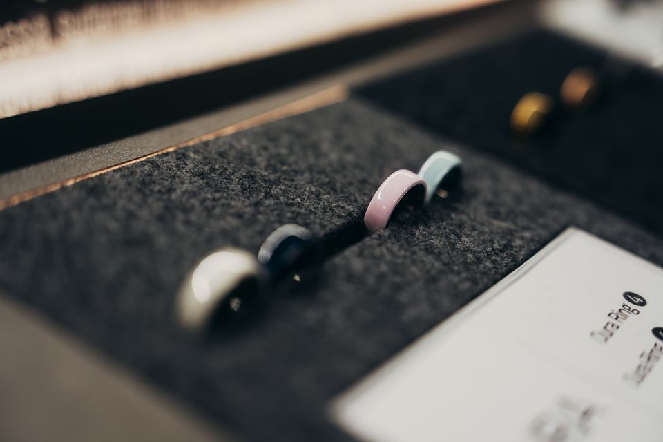 Gigantin joulukuun telecom-katsaus: Lahjapaketit täyttyivät klassikoista, hyvinvointitrendi toi loppuvuoden myyntipiikin