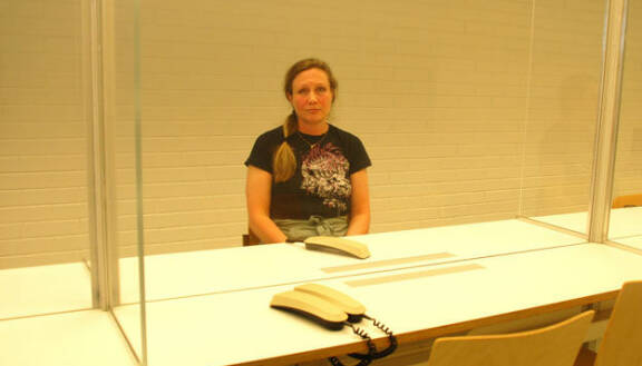 Kun Anneli Auer vapautui vankilasta murhasyytteistä, kahden kuukauden päästä hänet vangittiin uudelleen seksuaalirikoksista. Syynä olivat lasten puheet, jotka on nyt osoittautuneet sepitteeksi.