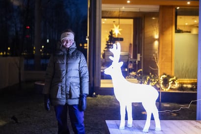 Vaakunakylän asuntomessualue valmistautuu ensimmäiseen jouluunsa – Katso kuvia joulutunnelmasta messualueelta ja Toppilansalmesta