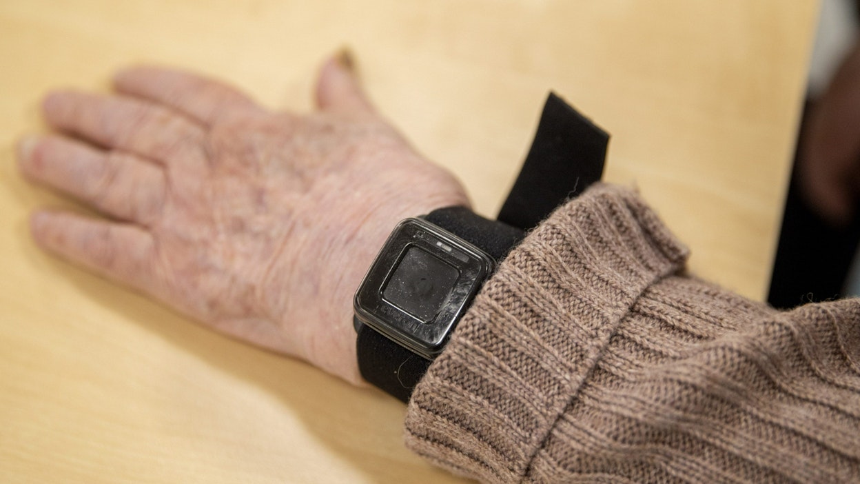 Eilen illalla useat hyvinvointialueet tiedottivat laajoista häiriöistä turvapuhelinten toiminnassa. Kuvituskuva. LEHTIKUVA / Roni Lehti.