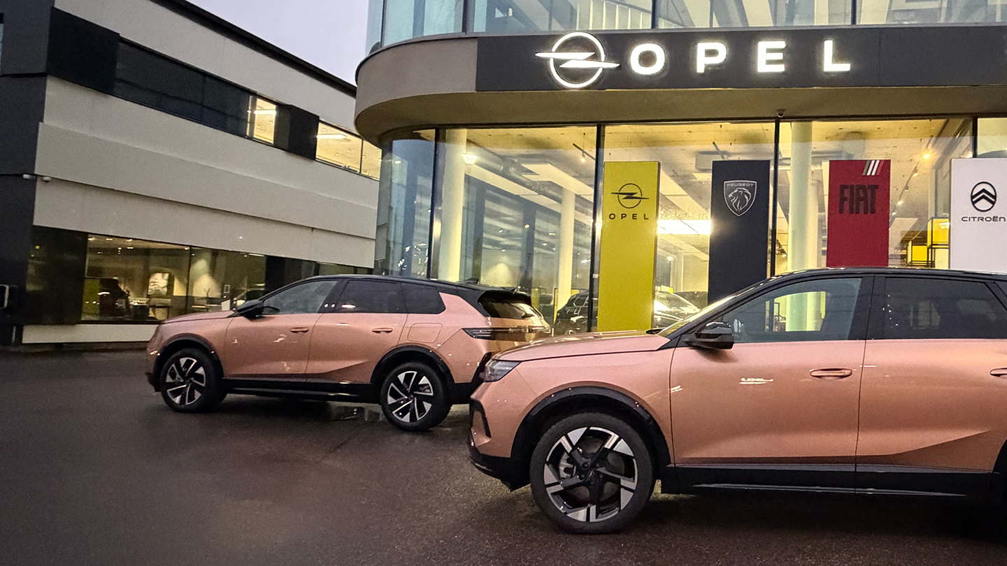 Opel pyristelee ylöspäin – hintakorjauksia ja täyssähköistä nelivetoa