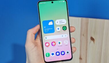 Kuvassa Samsung Galaxy A56 5G, joka lukeutui marraskuun myydyimpien puhelinten joukkoon Suomessa.