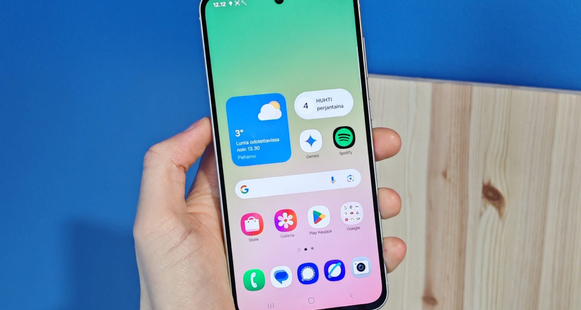 Tässä Black Fridayn värittämän marraskuun myydyimmät puhelimet Suomessa - "kuluttajat haluavat panostaa nyt laatuun"