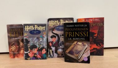 Harry Pottereihin lätkäistiin varoitus: “Vanhentuneita asenteita” ja ”väärinkäytöksiä”