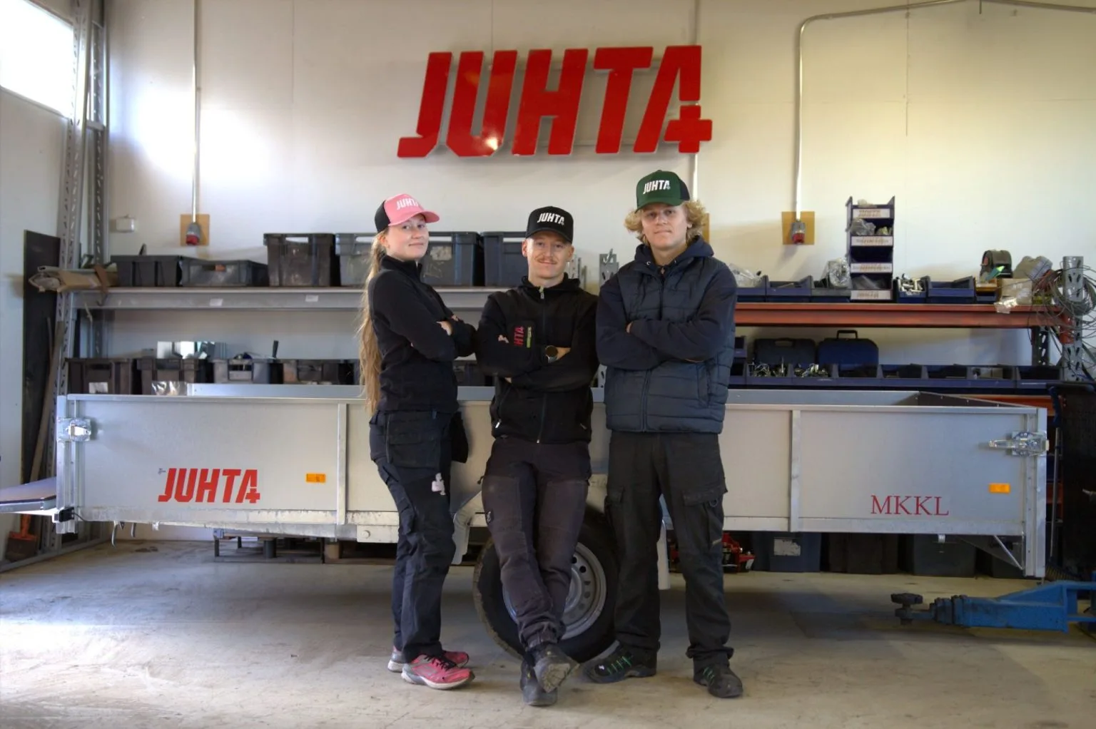 Lukijoiden suosikki | Nuoret sisarukset pyörittävät perinteikästä peräkärrytehdasta – Kuopus Mio oli vasta 14-vuotias, kun he hankkivat yrityksen