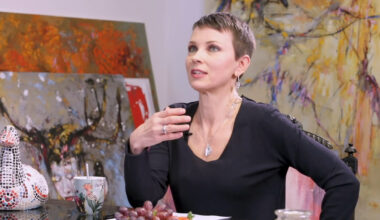 "Rockmimmin tärkein tehtävä on miellyttää miehen silmiä" – Katariina Souri kommentoi iltapäivälehtikirjoittelun kehittymistä