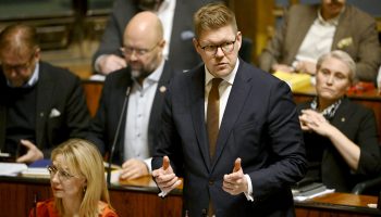 SDP ampui kovilla työttömyystilanteesta – ”Onkohan teillä mennyt polkimet sekaisin?”