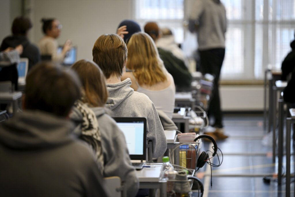 Lukijalta: Matematiikka ja fysiikka työelämän takana – mistä tekijöitä?