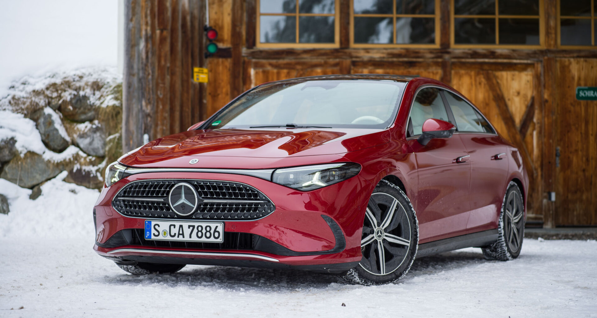 Mercedes-Benz CLA Hybrid 4Matic – vuoden sähköuutuus tällä kertaa polttomoottorilla