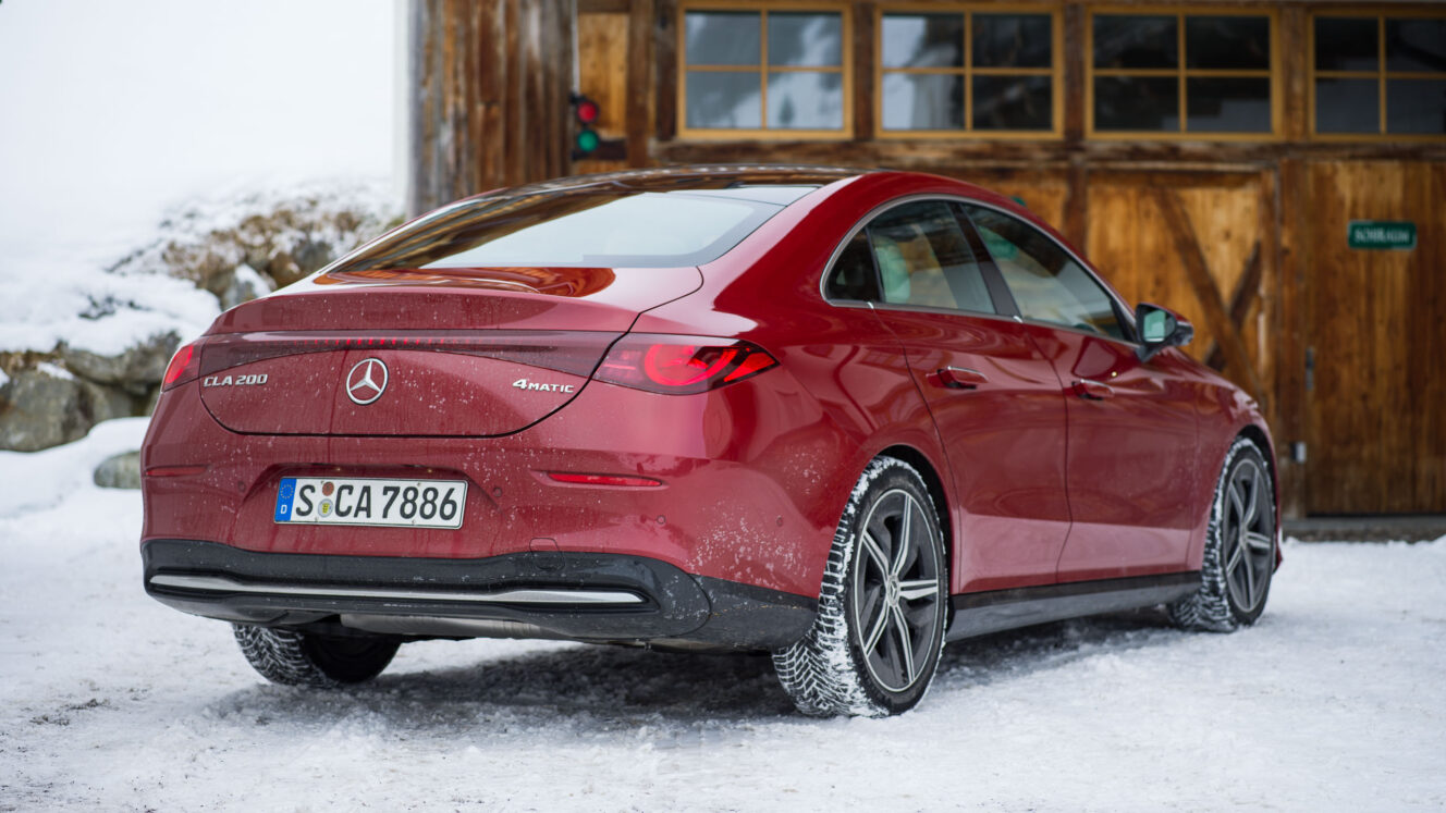 Mercedes-Benz CLA Hybrid 4Matic polttomoottori
