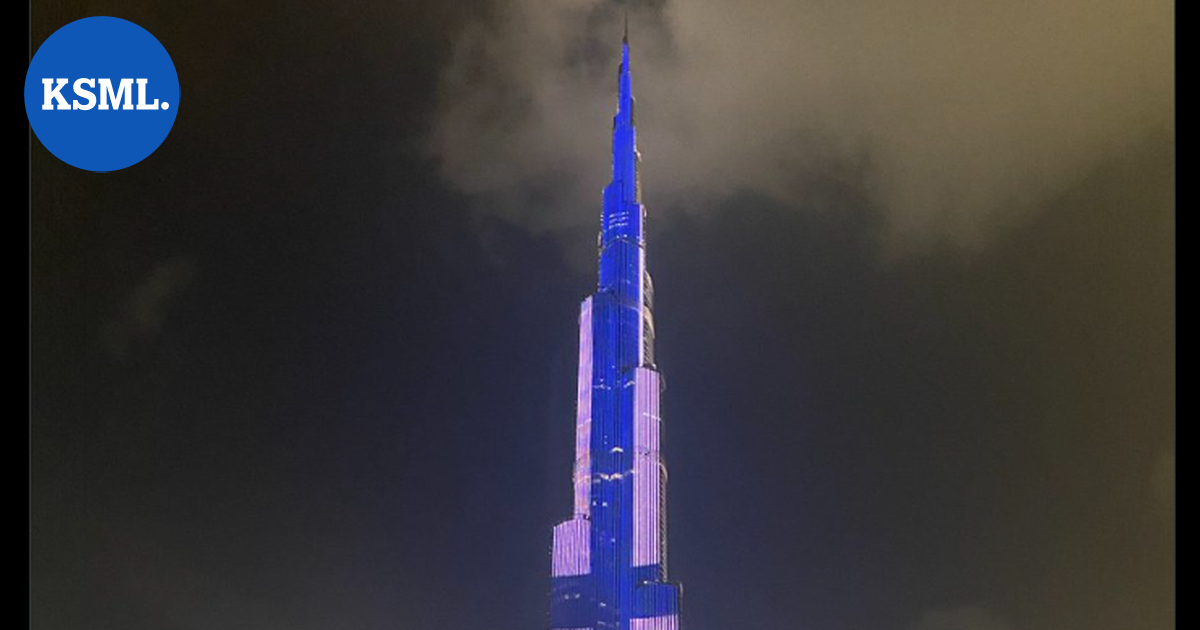 Maailman korkein rakennus komeili sinivalkoisena | Uutissuomalainen