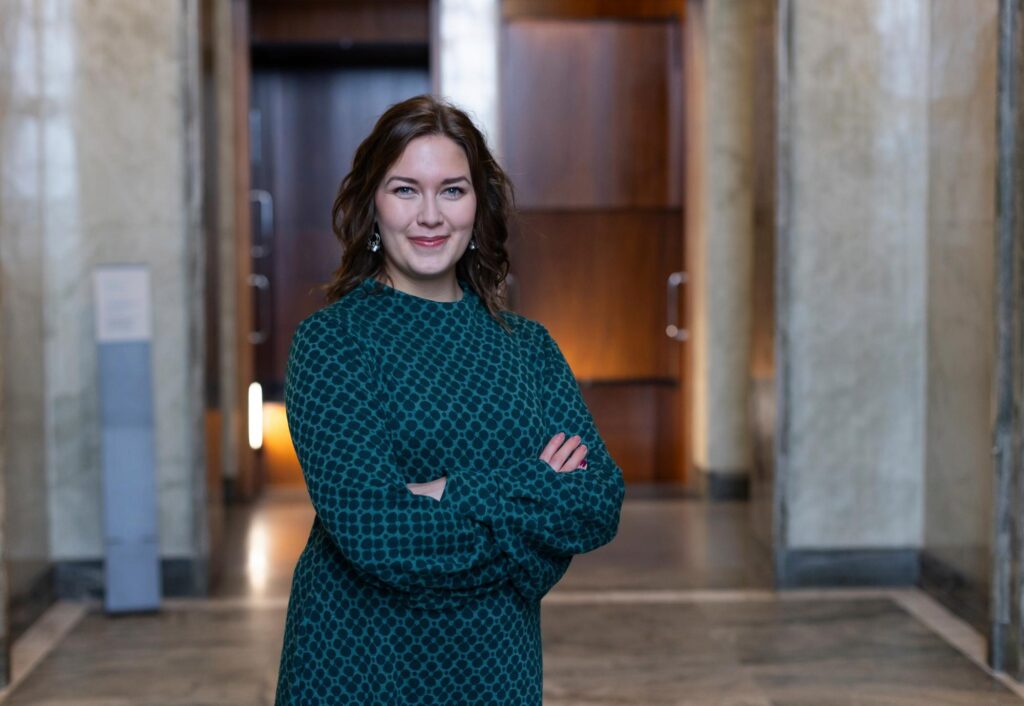 Hallitus sai kovaa runtua koulutuskorvauksen poistosta – keskustan Oinas-Panuma sai kehut SAK-konkariltakin