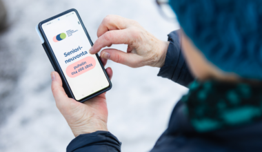 Tietoa, neuvontaa ja ohjausta senioreille yhdestä numerosta Keski-Suomessa 2.1.2026 alkaen