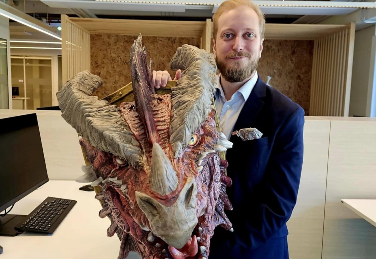 Lukijoiden suosikki | Yritys valjasti klassikkopelin hitsaamaan työkaverit yhteen – Viiden tunnin sessiossa taistellaan yhdessä pahuutta vastaan