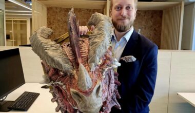 Lukijoiden suosikki | Yritys valjasti klassikkopelin hitsaamaan työkaverit yhteen – Viiden tunnin sessiossa taistellaan yhdessä pahuutta vastaan