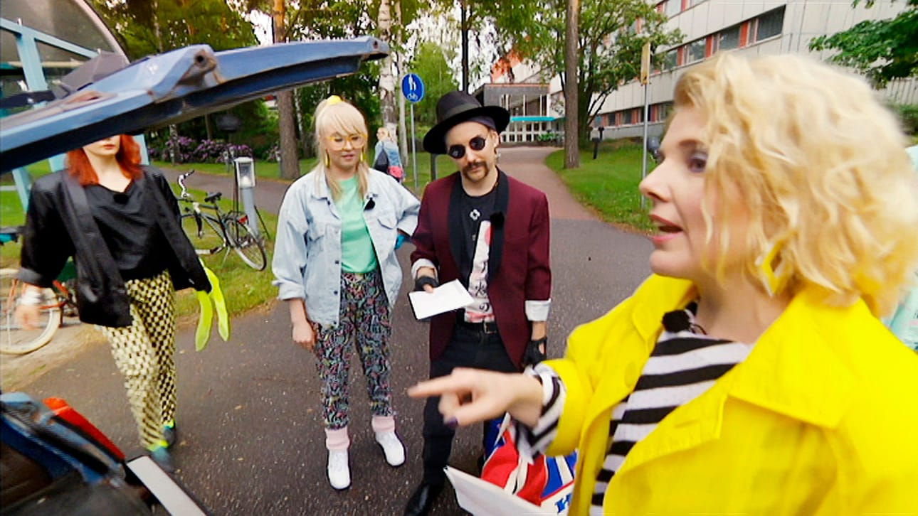 Ei puhelimia eikä suoristusrautoja, vaan kasettimankkoja ja kihartimia. Kesäkilpailussa osallistujat tyrkätään 1980-luvun olosuhteisiin.