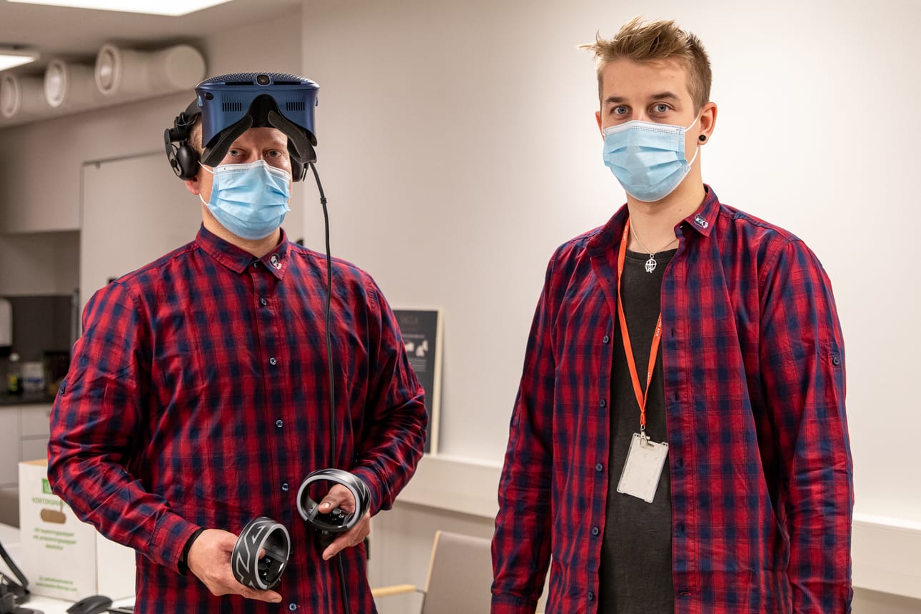 ”Hanke auttaa myös hahmottamaan, paljonko kustannuksia yhden digitaalisen kaksosen tekemisestä syntyy. Tämä puoli yrityksiä varmasti kiinnostaa”, Severi Kangas (oik.) toteaa.