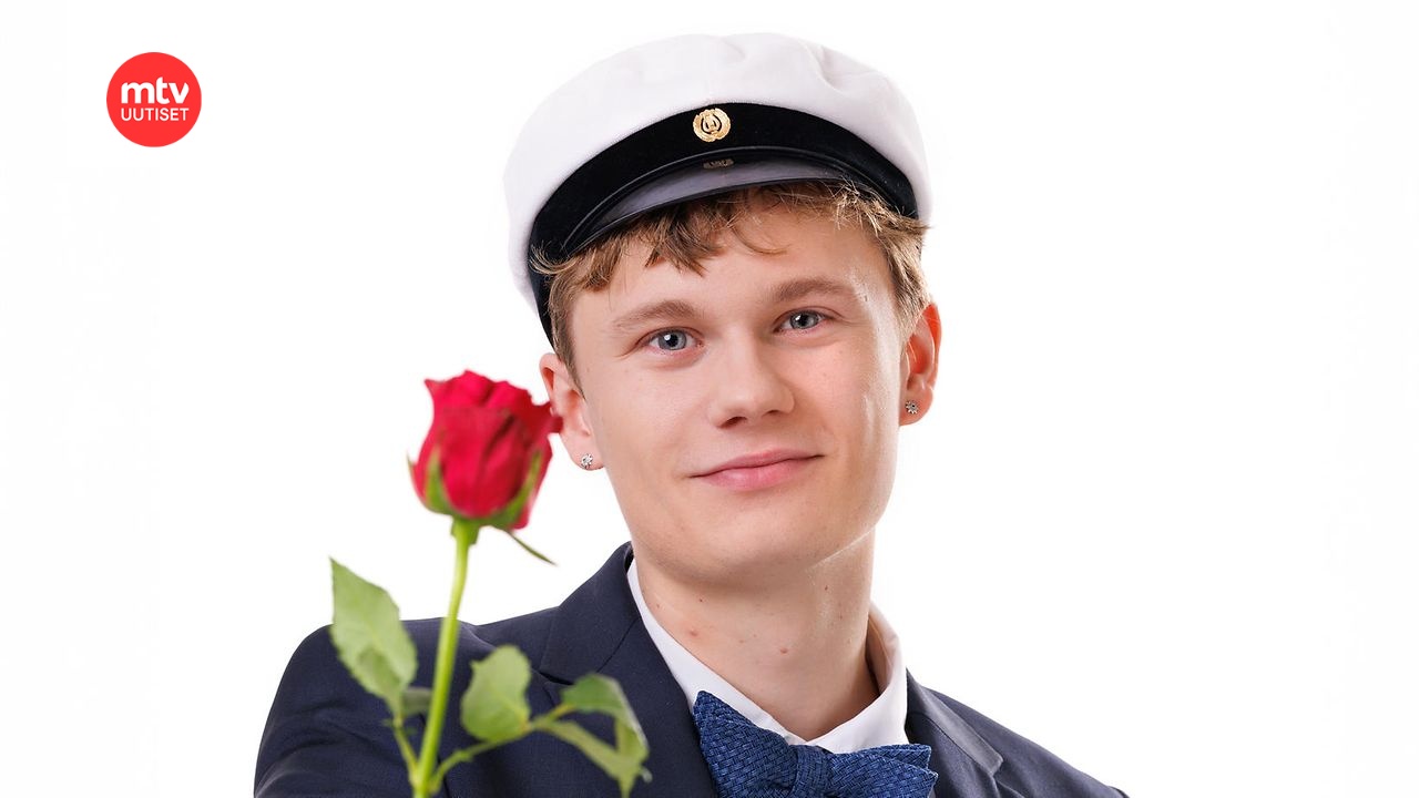 Salkkareiden Akseli Sarvilinna pääsi ylioppilaaksi.