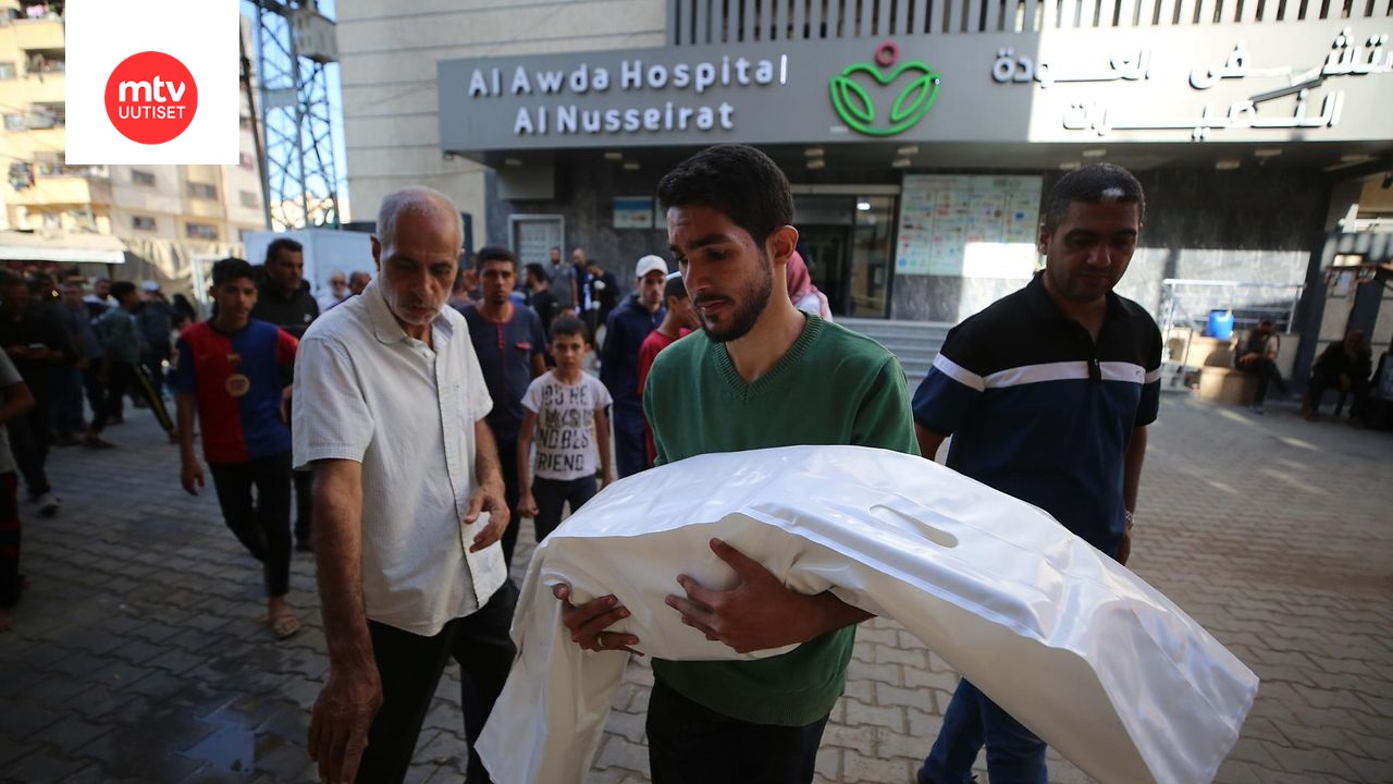 Al-Awdan sairaala Gazassa 20.lokakuuta 2025. Kuvassa Israelin iskuissa menehtyneiden läheisiä.