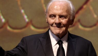 Anthony Hopkinsia pidettiin lapsena tyhmänä ja hitaana – Opettaa nyt muistelmassaan, että on turha murehtia ja sääliä itseään, vaan katsoa eteenpäin