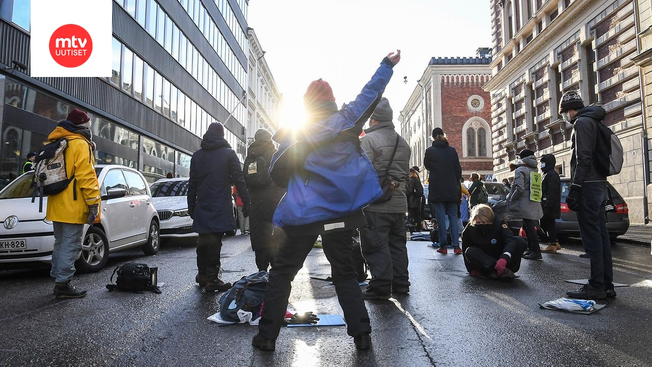 Kuva Elokapinan mielenosoituksesta marraskuulta 2020.