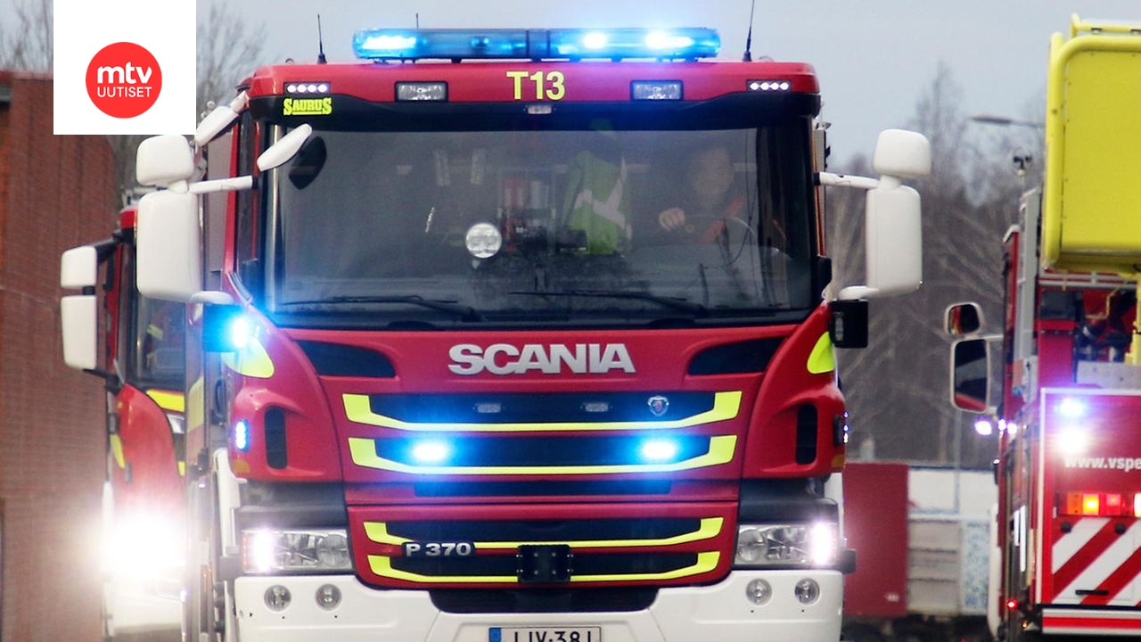 Rakenteilla olevan laivan luokse lähti yli 20 pelastuslaitoksen yksikköä. Kuvituskuva.