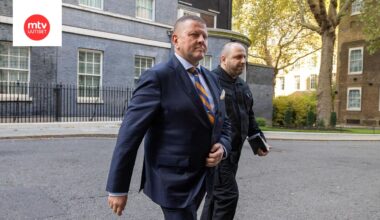 Ukrainan Ison-Britannian-suurlähettiläs, kenraali Valeri Zaluzhnyi lähti Downing Streetiltä osallistuakseen halukkaiden maiden kokoukseen Lontoossa 24. lokakuuta 2025.
