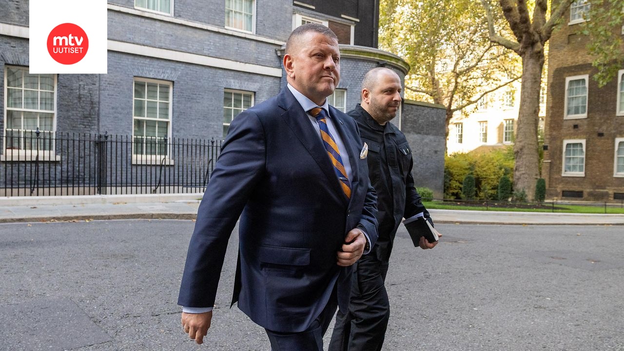 Ukrainan Ison-Britannian-suurlähettiläs, kenraali Valeri Zaluzhnyi lähti Downing Streetiltä osallistuakseen halukkaiden maiden kokoukseen Lontoossa 24. lokakuuta 2025.