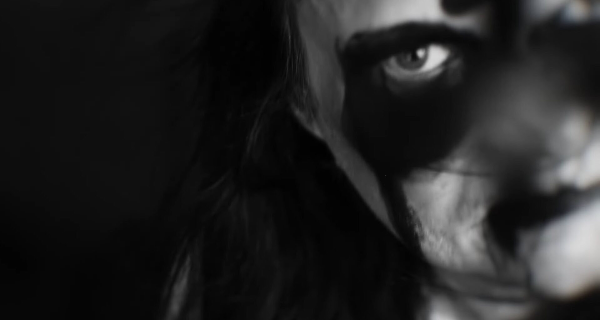 Azazel juhlistaa tuoretta vinyylijulkaisua uudella videolla