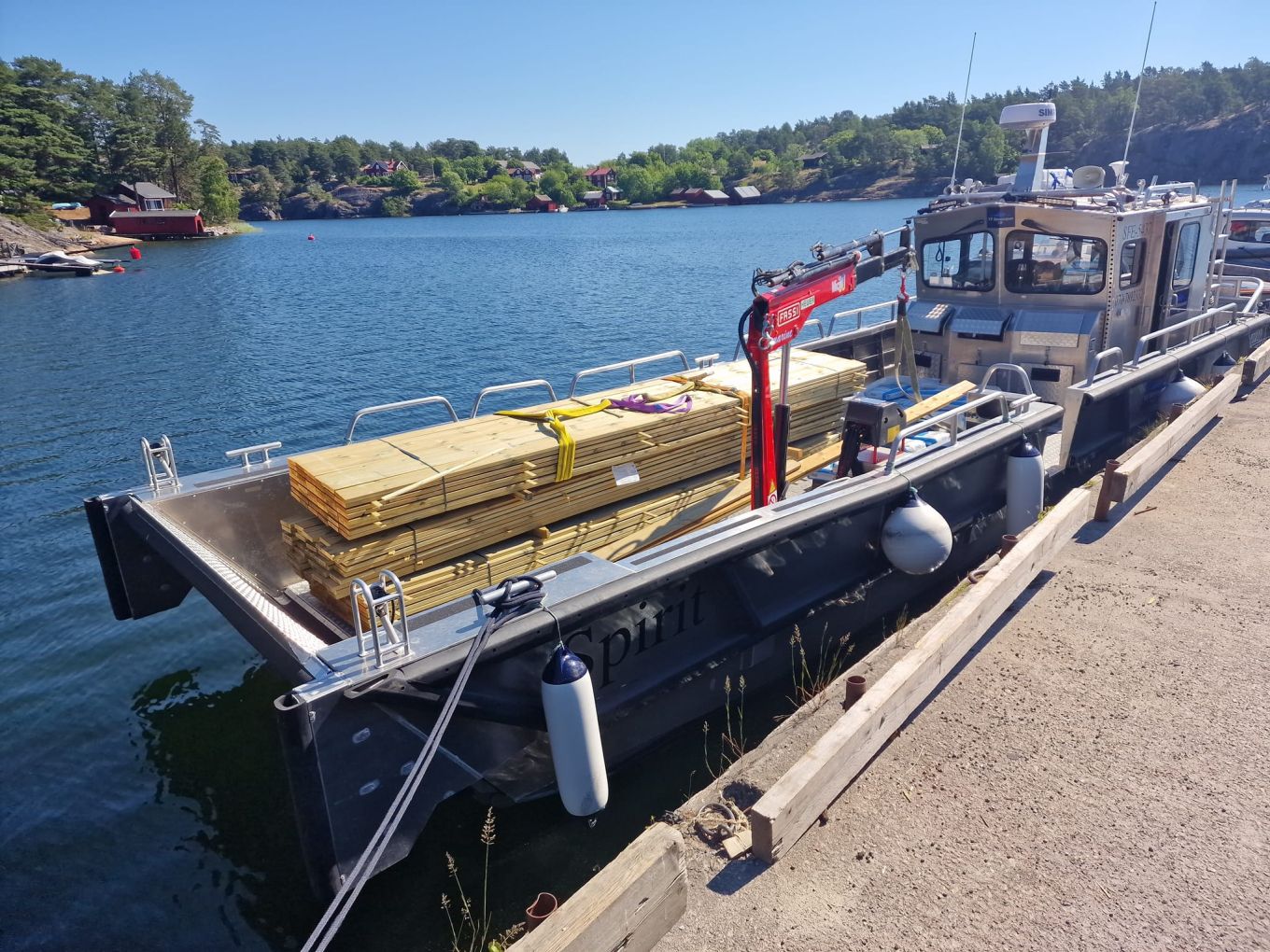 Hangon Auto ja Venetalo toimittaa työveneen Ruotsiin | veneily