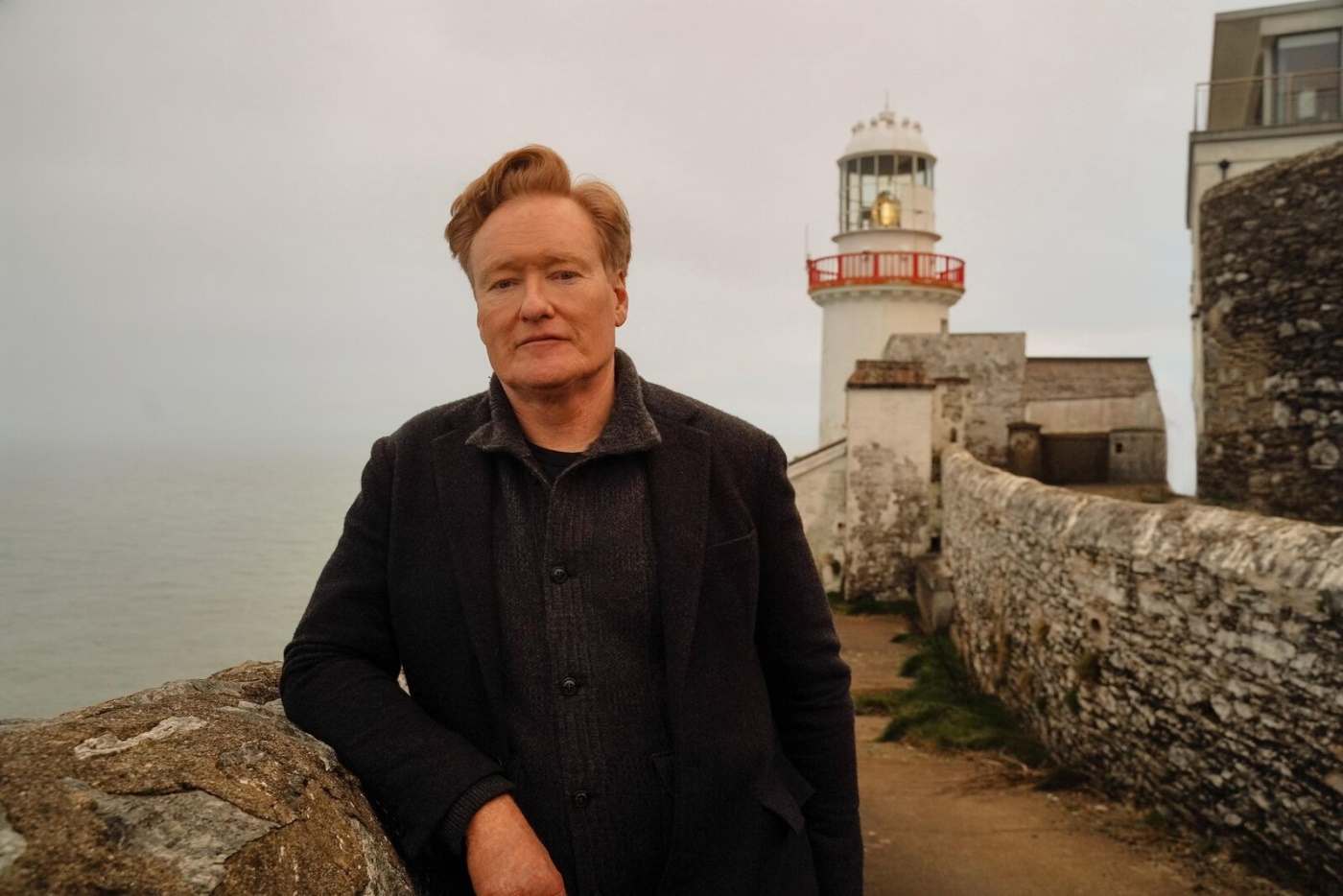 Conan O’Brien syytti nimekästä Hollywood-tähteä vanhempiensa kuolemasta: “Tämä on minun tapani surra”