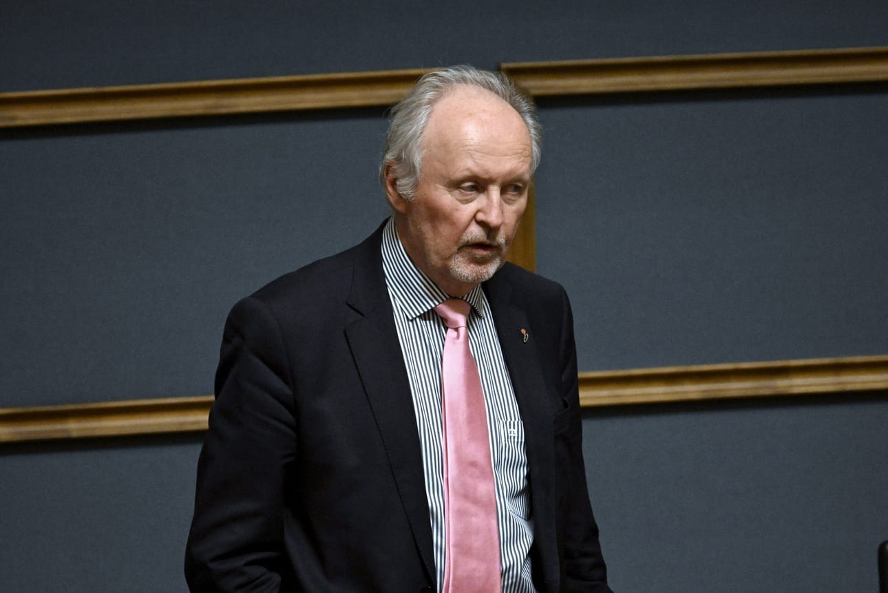 SDP:n kansanedustajan Aki Lindénin mielestä lakiesitys olisi pitänyt lähettää käsiteltäväksi perustuslakivaliokuntaan.