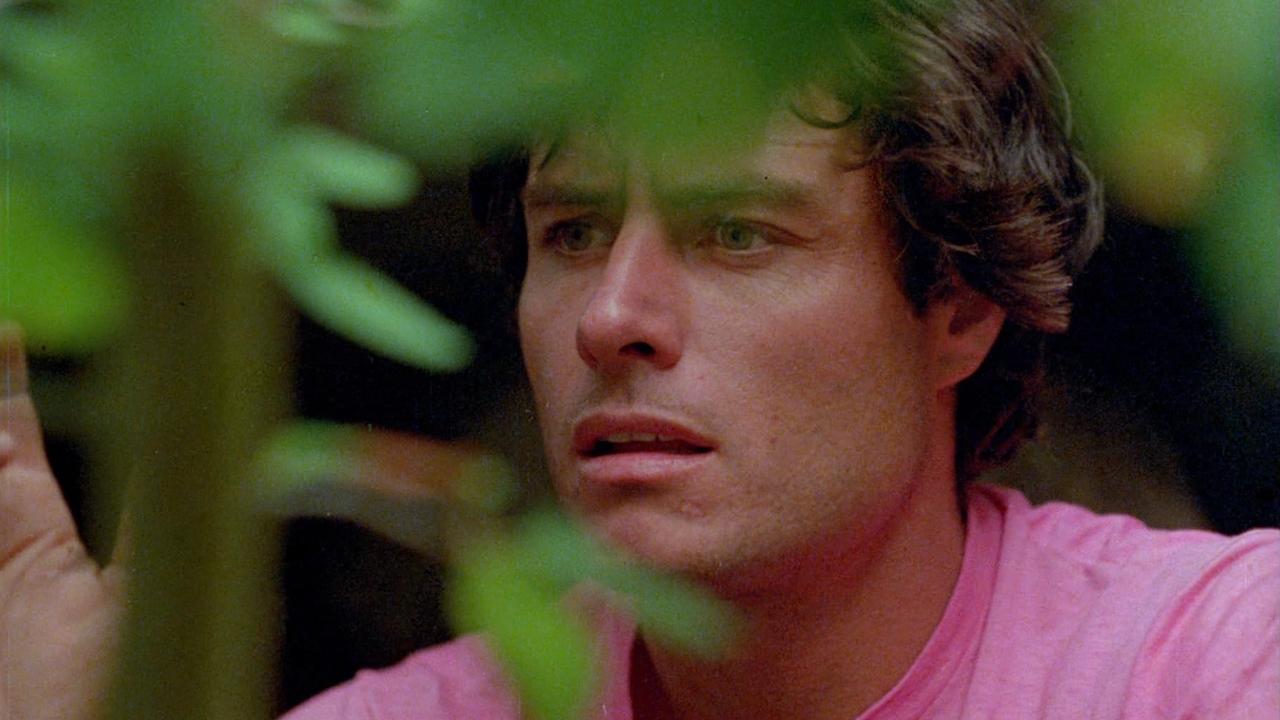 Kulttihetki: Ilmaiskatselussa kömpelö, mutta verinen slasher – metsässä vaanii outo tappaja