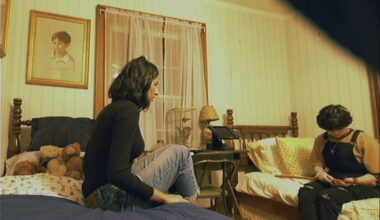 Lapsenvahtikeikka muuttuu oudoksi ja kaoottiseksi sekoiluksi – Katso Dooba Dooba -elokuvan traileri täältä