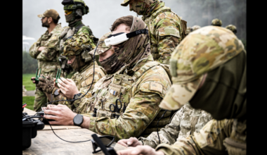 Ukrainan asevoimat kouluttaa ruotsalaisia FPV-droonien lennättämiseen