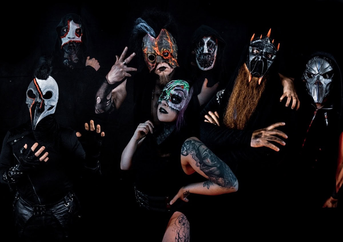 Fear of Dominationilta uusi single kylmän ja kauniin videon kera - "Joskus on pakko valita jatkavansa tätä julmaa peliä nimeltä elämä"