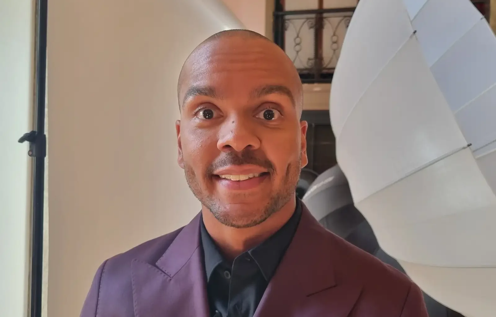 Tiesitkö tätä? Juontaja Ernest Lawson paljastaa syntyperästään: "Olen puoliksi…"