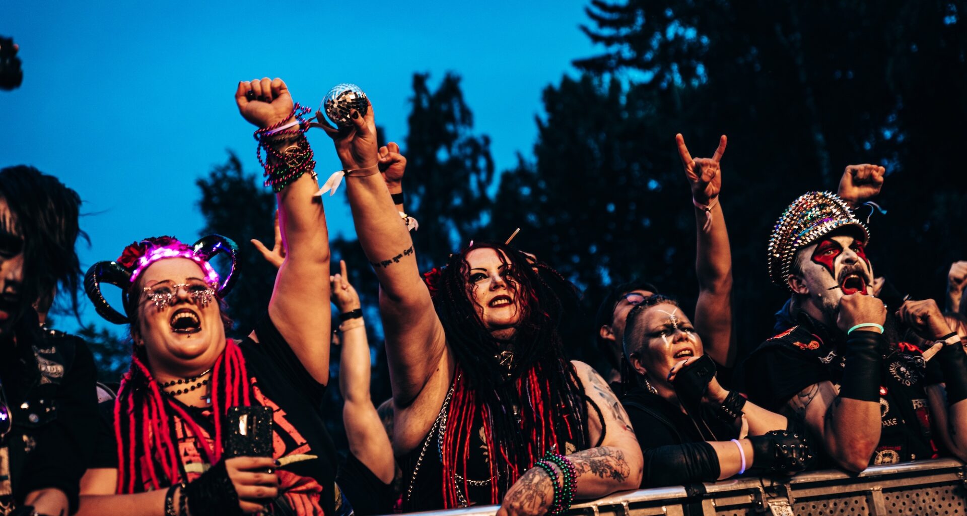 Saarihelvetti julkisti esiintyjiä ensi kesän karkeloihin: Turmion Kätilöt, Ensiferum, Kataklysm...