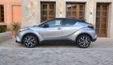 Ostaja valitti Toyotan hajusta ja 2 400 euron takavaloremontista – Näin lautakunta päätti