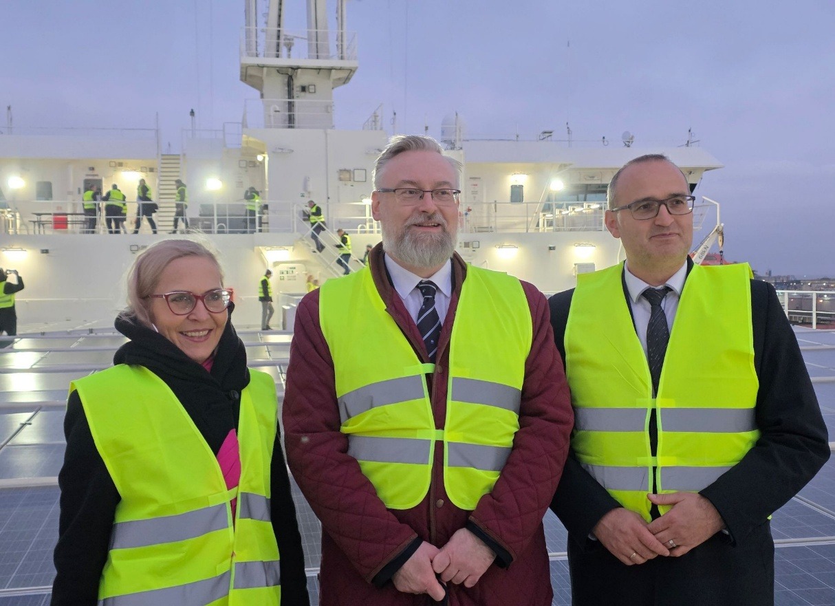 Finnlinesin Pohjanmeren Gdynia-yhteys juhlisti kuuden kuukauden merkkipaalua