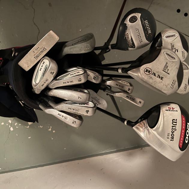 Sekalainen setti lähinnä RAMin mailoja ja kantobägi