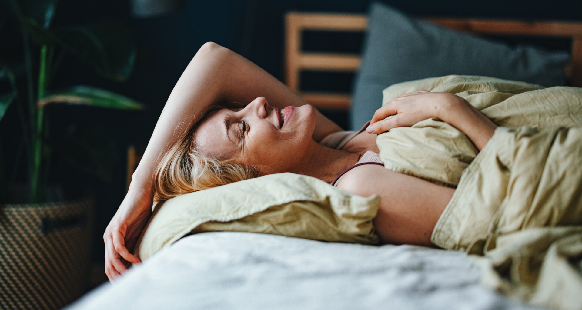 Sooloseksi voi lievittää vaihdevuosioireita – näin orgasmi tutkitusti auttaa